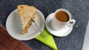 Kaffee und Kuchen beim Sengo Flaggenwettspiel